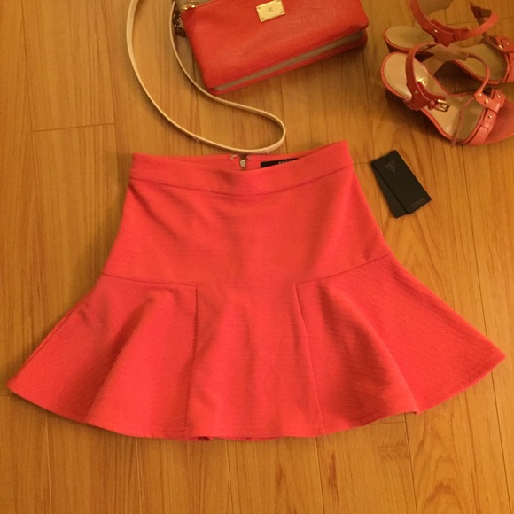 😍Guess skirt with FREE BRACELET!😀