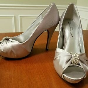 Lulu Townsend Silver Satin peep toe heels