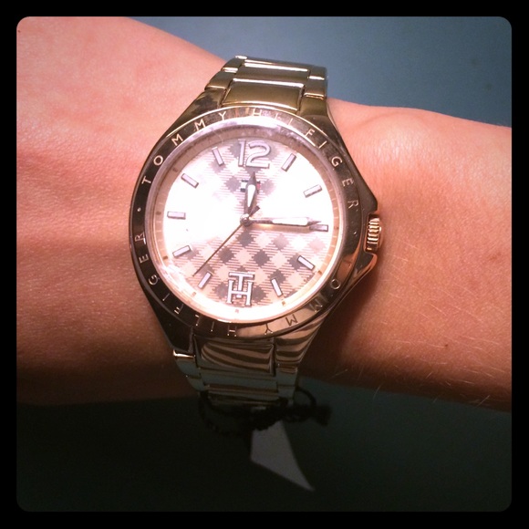 Rose gold Tommy Hilfiger watch - Picture 1 of 2