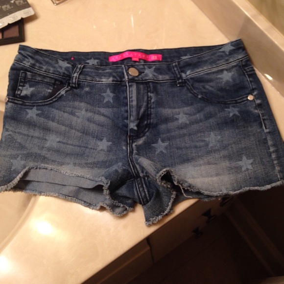 Jean shorts, faded stars