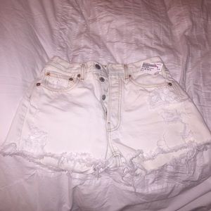levi distressed shorts