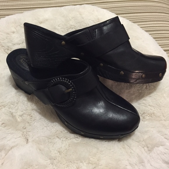 Black Clarks