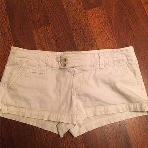 White American Eagle Outfitters short-shorts