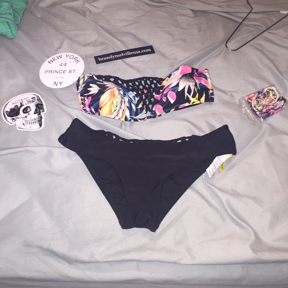 Super cute detailed bikini set