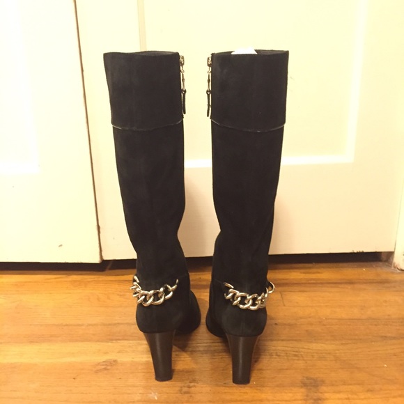 Tahari Fabian Boots with Chain - Picture 3 of 4