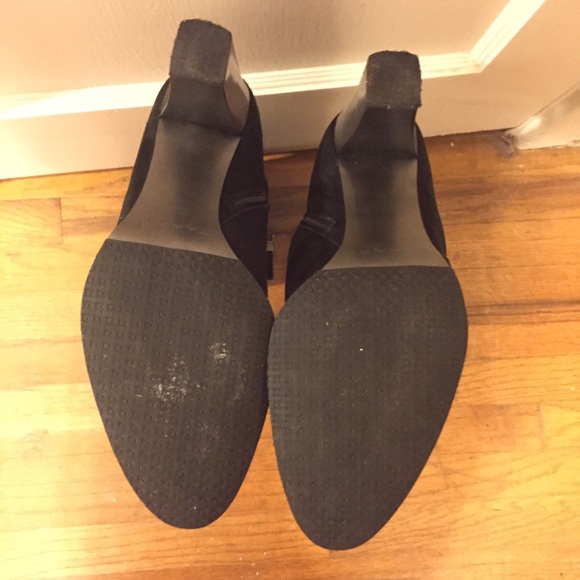 Tahari Fabian Boots with Chain - Picture 4 of 4