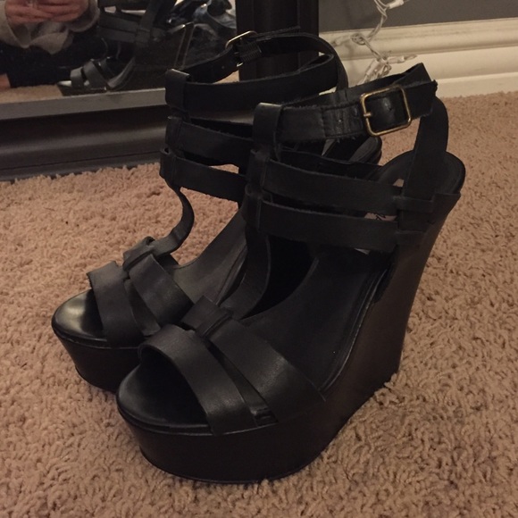 Steve Madden Shoes - Black gladiator platform wedges