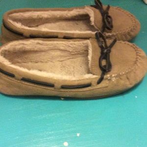 Air walk moccasin slipper style shoes