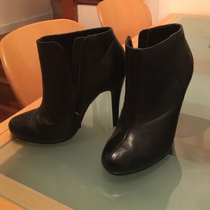 Steve Madden black booties