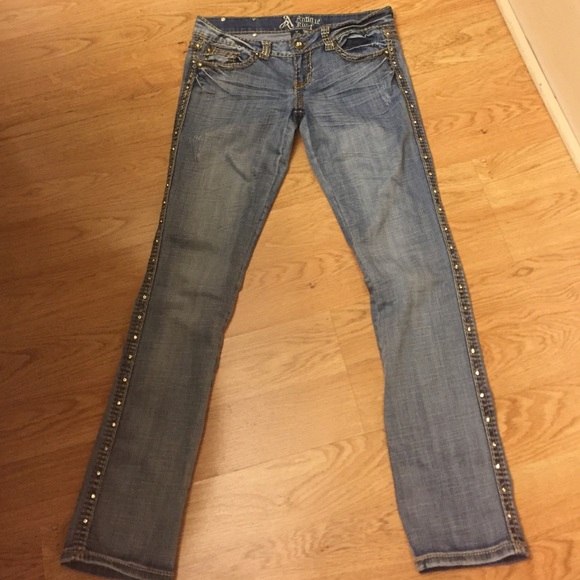 Antique rivet jeans