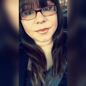 Meet your Posher, Cynthia