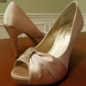 Lulu Townsend Champagne/Ivory peep toe heels