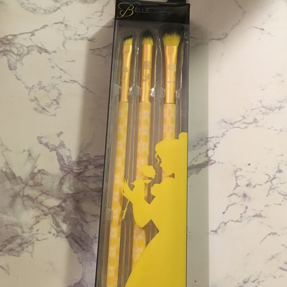 Disney SOHO "Belle" eye brushes