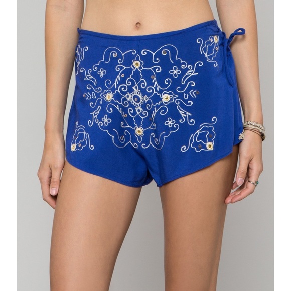 Anna Sui x O'Neill Festival Shorts - Picture 2 of 4