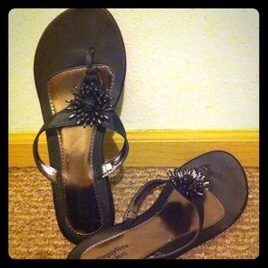 Vera wang wedge thongs