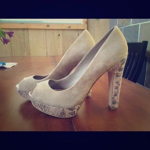 Giani Bernini tan suede and snakeskin pumps