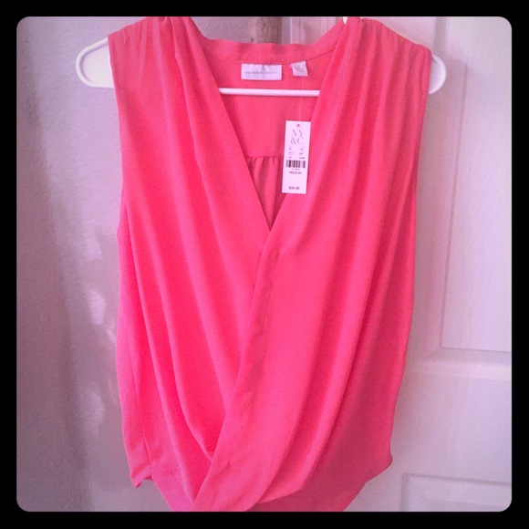 Sold  SALE NWTCoral Top NY&Co❤️