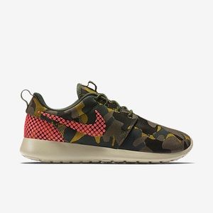 Nike roshe running shoes in desert camo