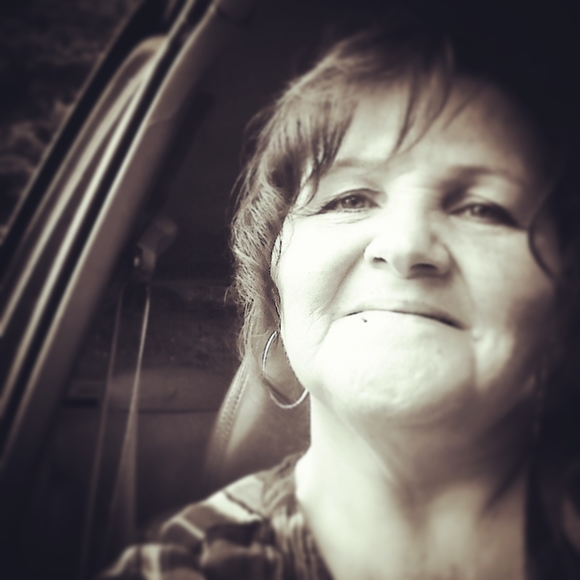 Meet your Posher, Lisa - Picture 1 of 1