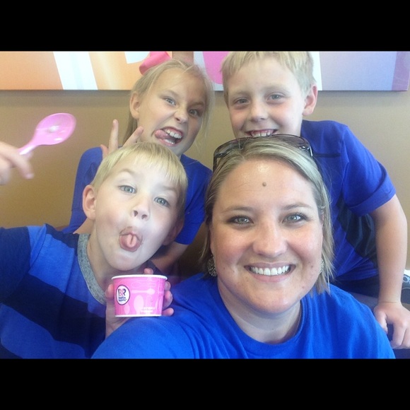 👋🏼Meet Your Posher👋🏼 - Picture 1 of 4