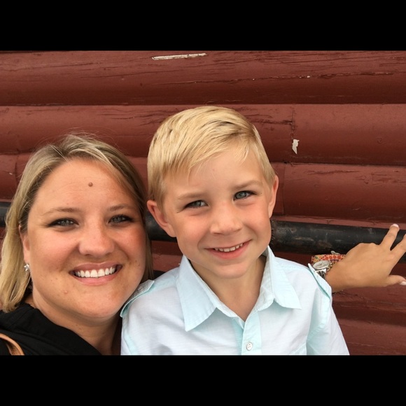 👋🏼Meet Your Posher👋🏼 - Picture 3 of 4