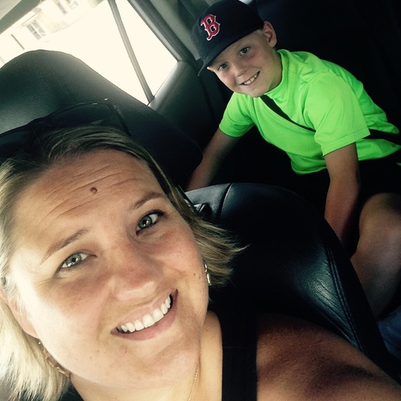 👋🏼Meet Your Posher👋🏼 - Picture 4 of 4