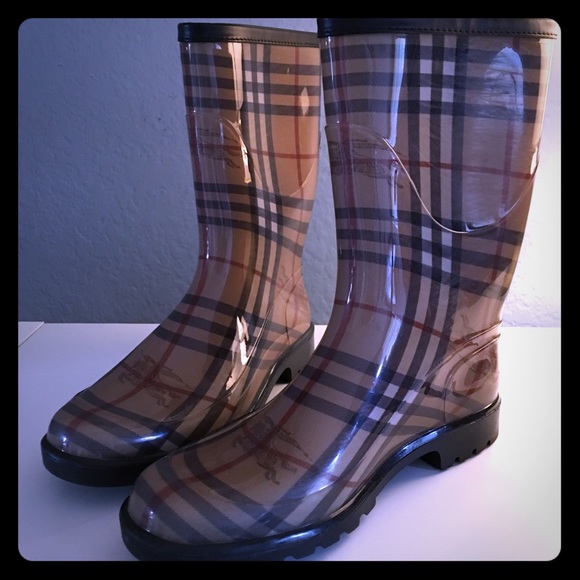 Burberry boots size 39 size 8.5