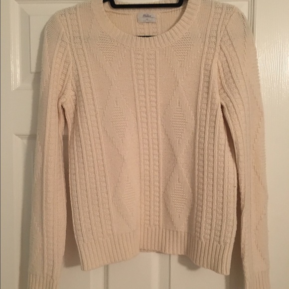 Pullover cream sweater