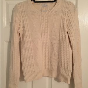 Pullover cream sweater