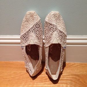 White chrochet Toms (brand new)