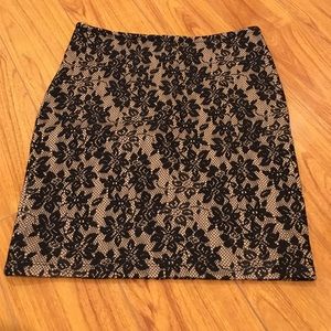 Floral lace body con skirt