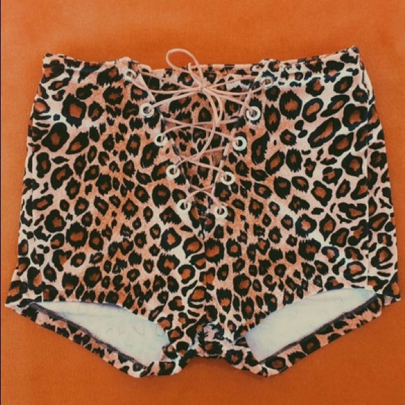 Back bite shorts