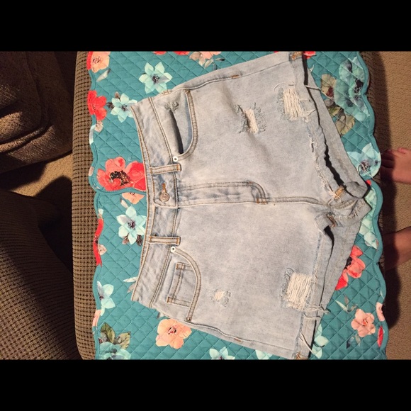 BRANDY MELVILLE HIGH WASTED SHORTS