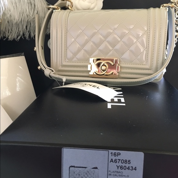 CHANEL Patent Leather Boy Bag - Picture 3 of 4