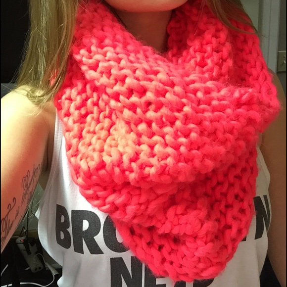 Pink a crunchy Infiniti scarf
