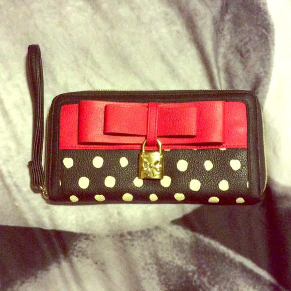 ❌ SOLD❌ Betsey Johnson polka dot wallet