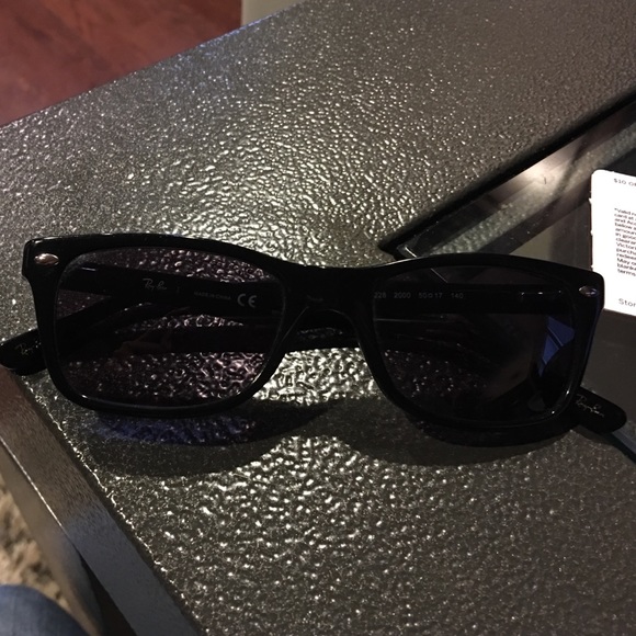 Black ray bans