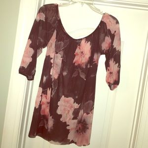 Closet clear out ⭐️⭐️ NWOT off the shoulder top 🌸