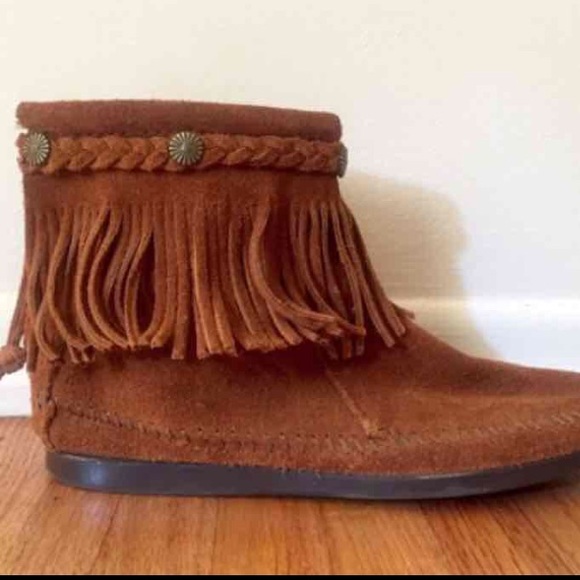 Minnetonka booties size 6