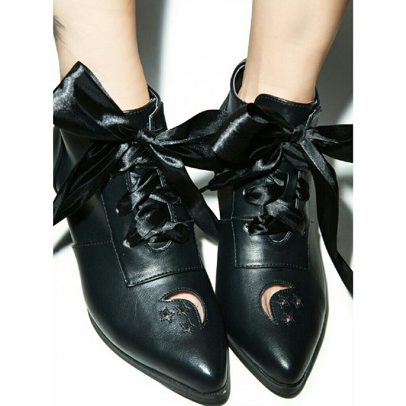 ISO YRU Aura Boots