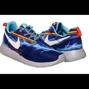 Nike Rosche. Size 7.5Y (Women's 8.5) EUC