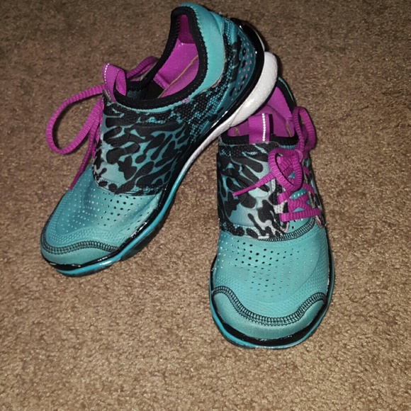 Womens Under armour shoes size 6