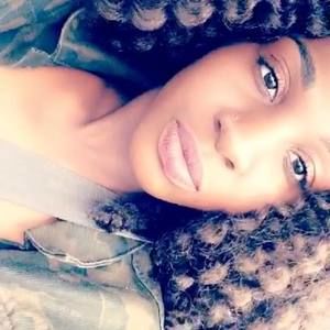 Meet your Posher, Devanique