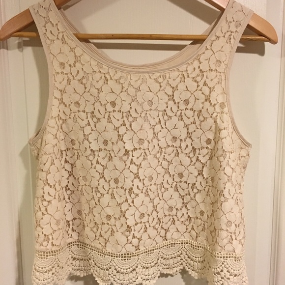 Lace crop top with crochet trim 🌼🌼