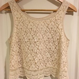 Lace crop top with crochet trim 🌼🌼