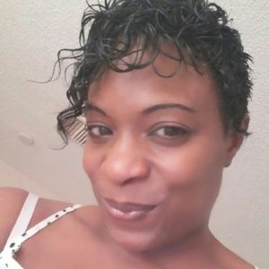 Meet your Posher, Angie