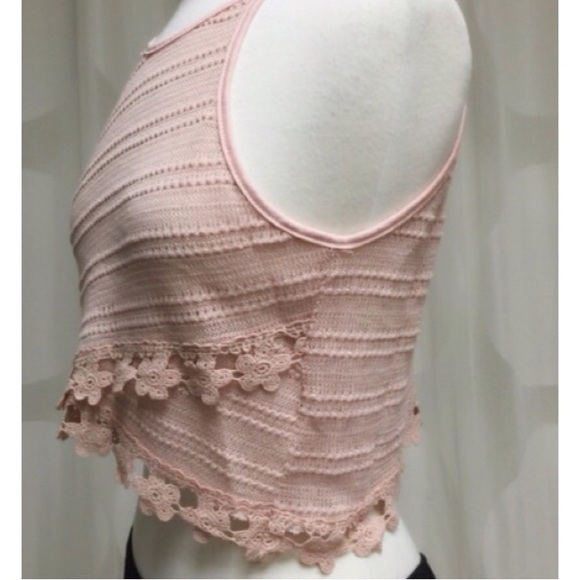 ❗️SOLD❗️✨LACE TRIMMED CROP TOP✨ - MEDIUM - Picture 2 of 4