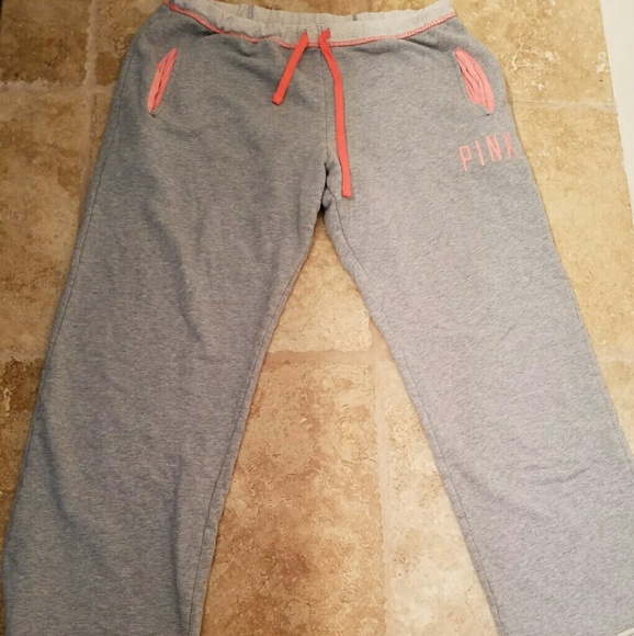 Boyfriend sweatpants VS