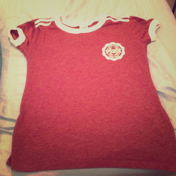 ✨❤️Vs pink tee✨❤️ i want to trade!!