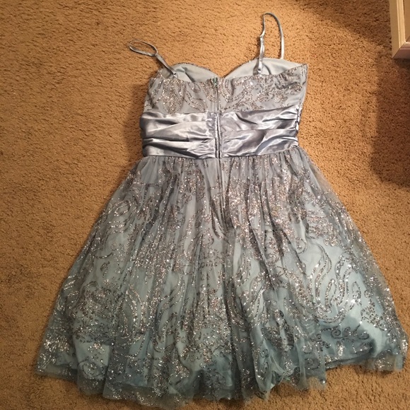 Dress - Picture 3 of 3